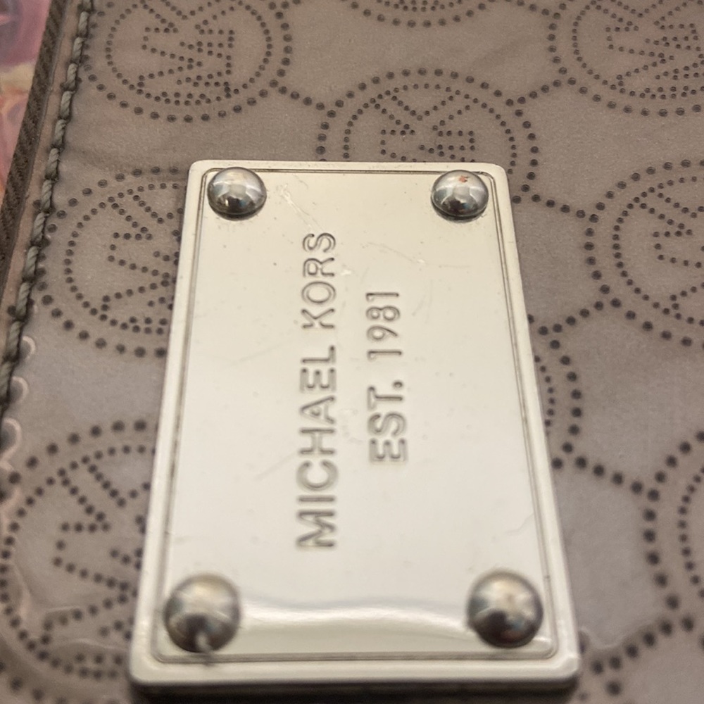 Rare Michael Kors Jet Set clutch. Grey - Picture 5 of 11